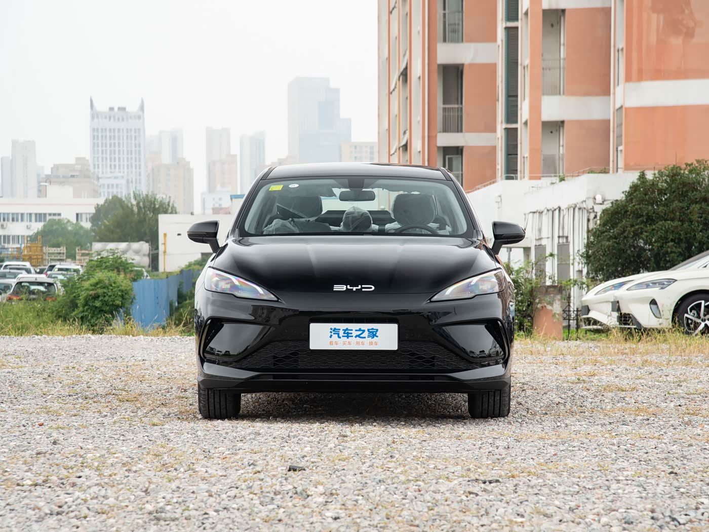 BYD Seal 05 DM-i — вид спереди