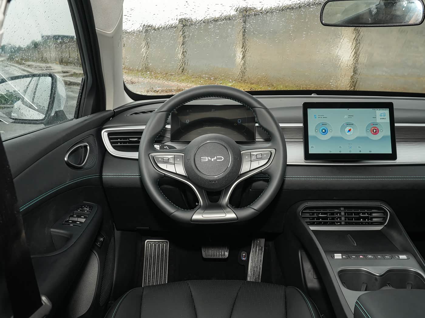 BYD Seal 05 DM-i — водительское место и мультимедиа