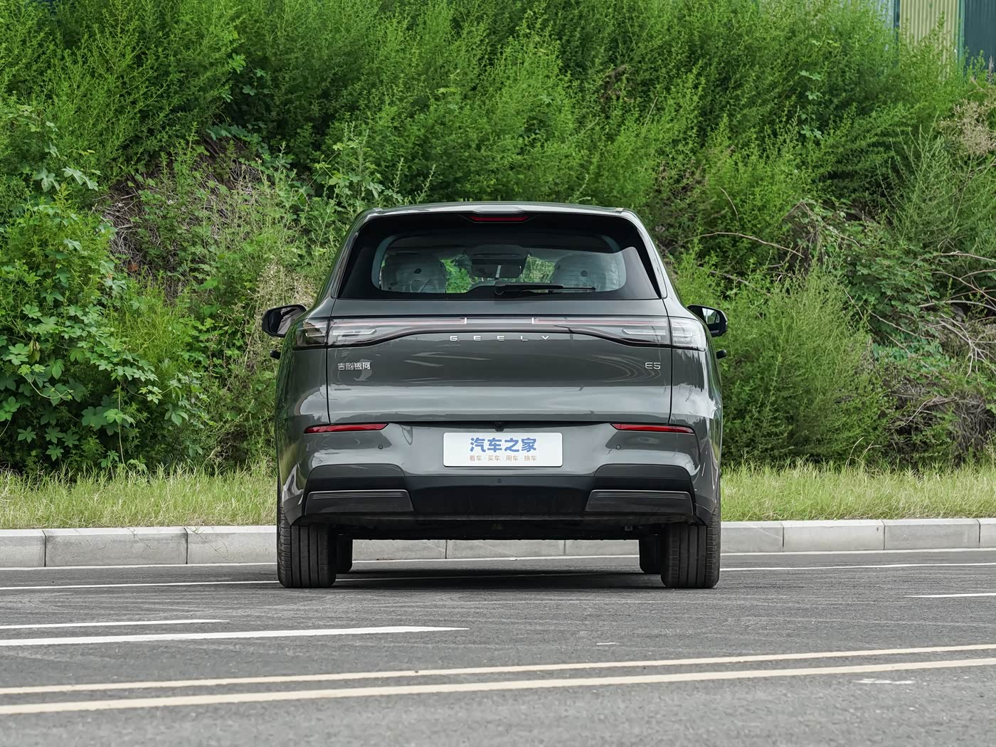 Geely EX5 — вид сзади