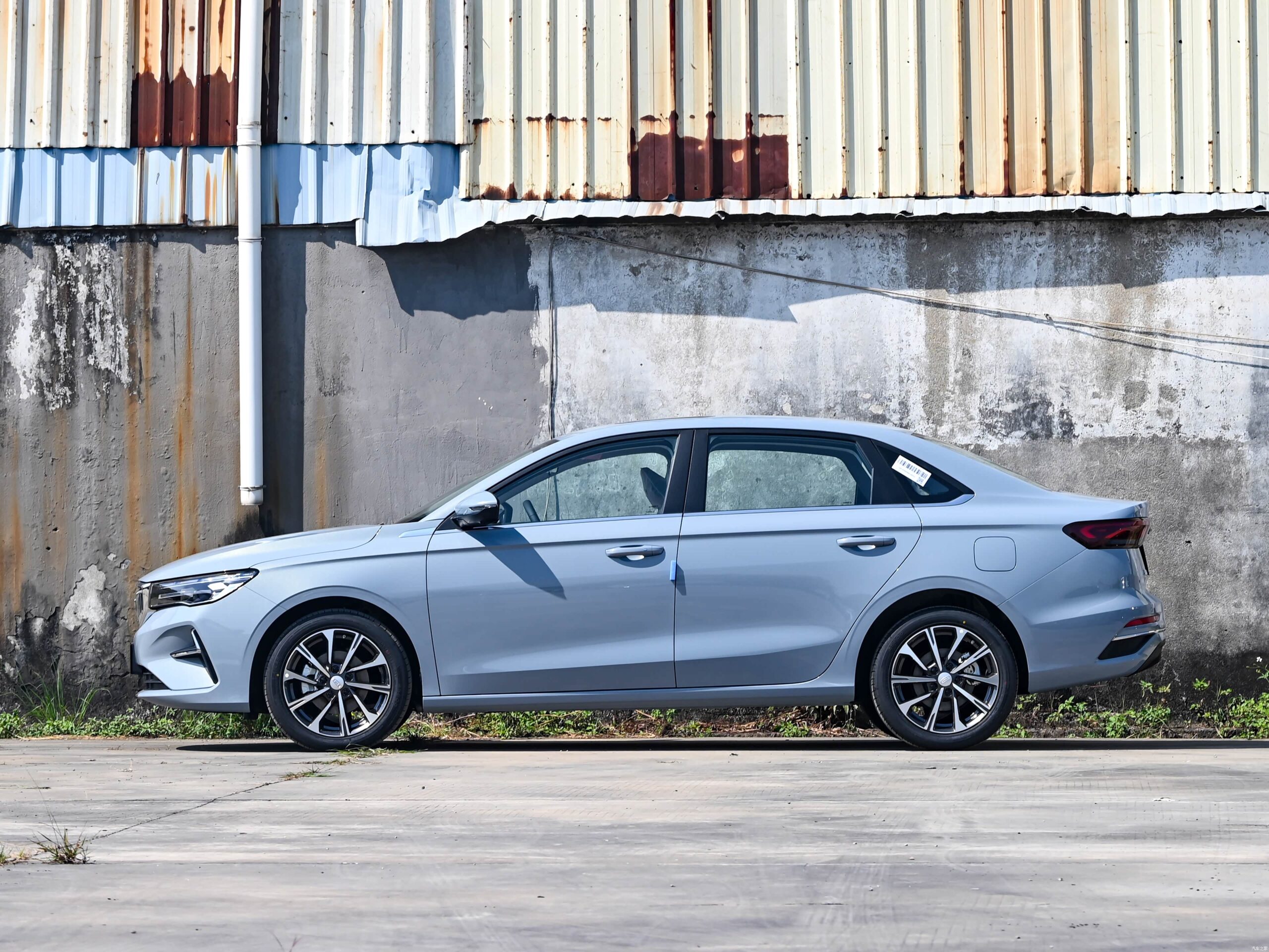 Geely Emgrand 2025 IV поколения 1.5L CVT — кузов, фото 4