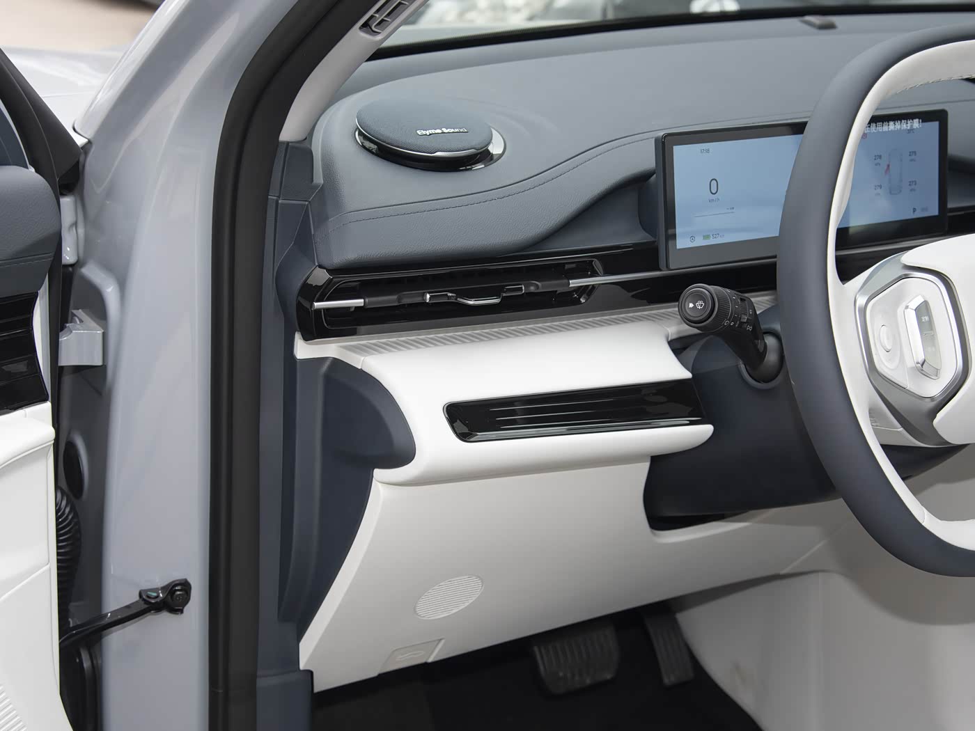 Geely EX5 — приборная панель и дефлектор водителя