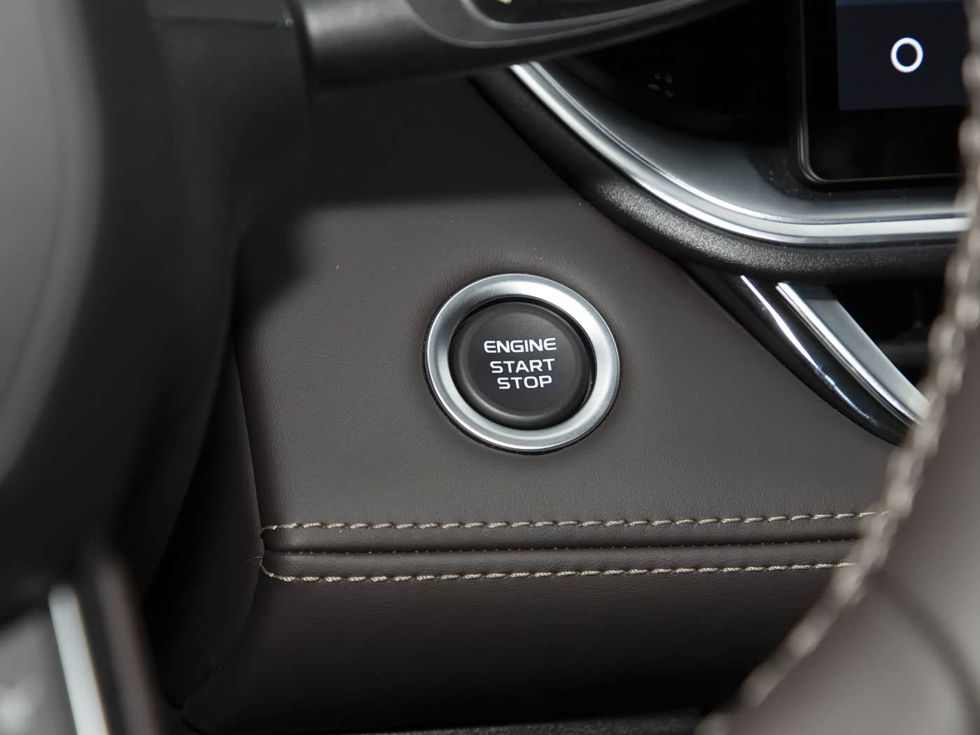Geely Monjaro 2026 — интерьер, детали отделки