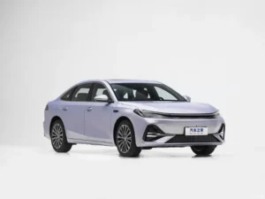 Geely Galaxy A7 — передний ракурс справа