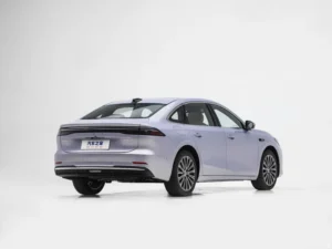 Geely Galaxy A7 — ракурс сзади справа