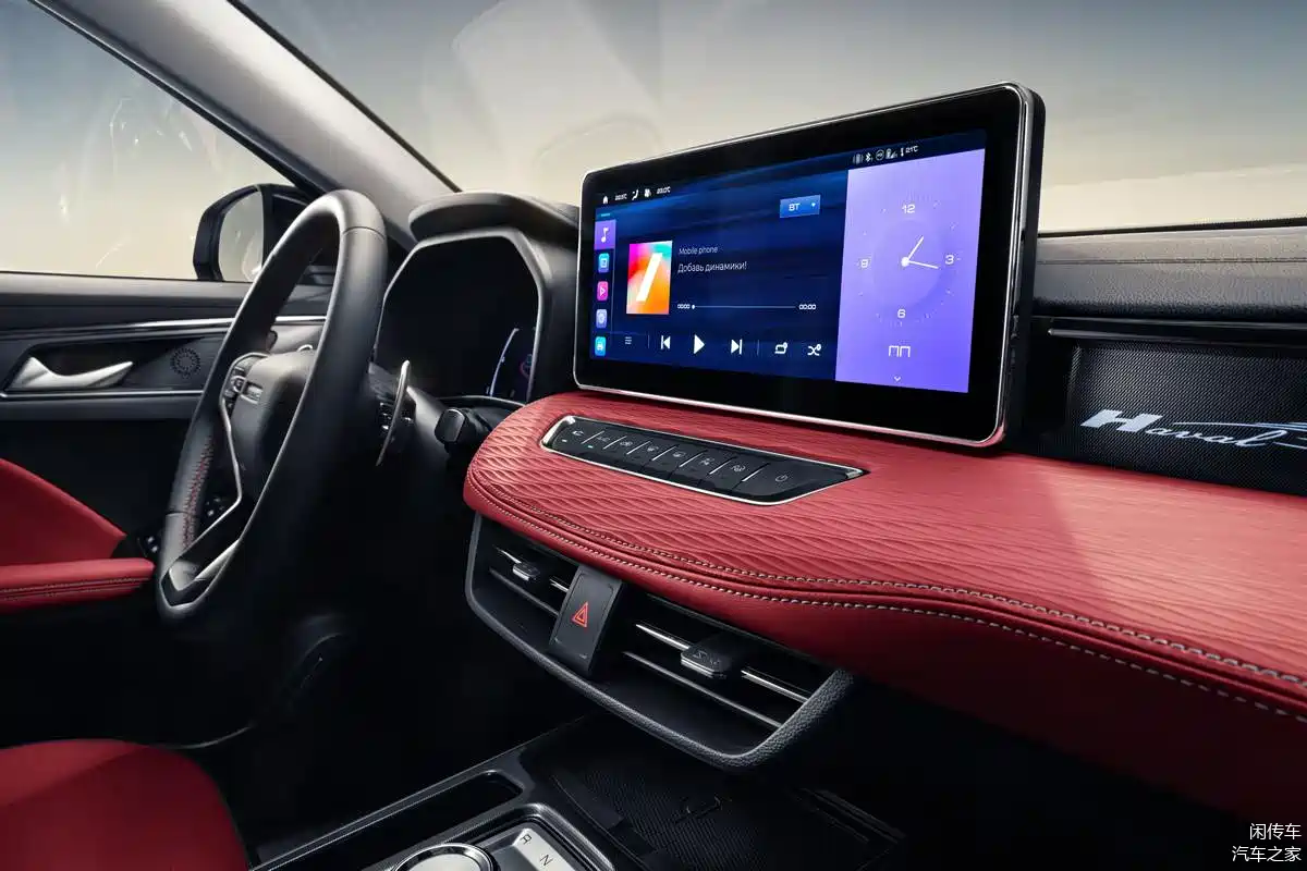 Haval Jolion 2024 — передняя панель и светлая отделка салона