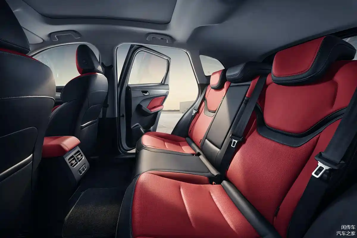 Haval Jolion 2024 — панорамная крыша в салоне