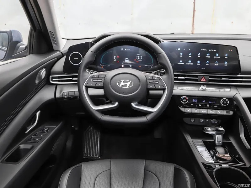 Hyundai Elantra — передняя панель и мультимедиа, фото 2