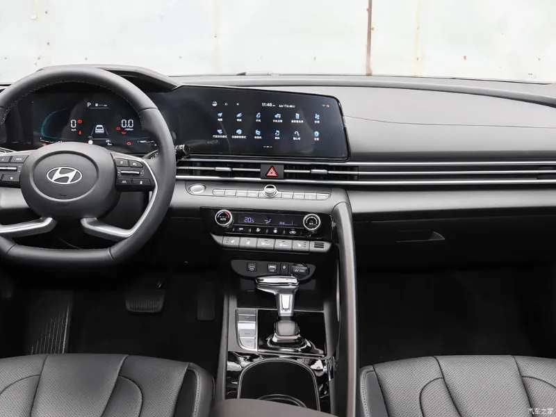 Hyundai Elantra — передняя панель и мультимедиа, фото 3