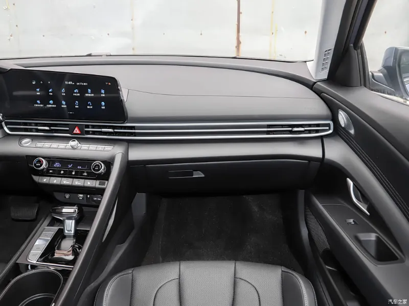 Hyundai Elantra — передняя панель и мультимедиа, фото 4