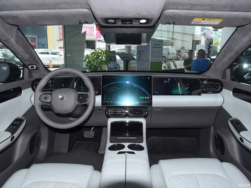 Leapmotor C01 — передняя панель и мультимедиа, фото 1