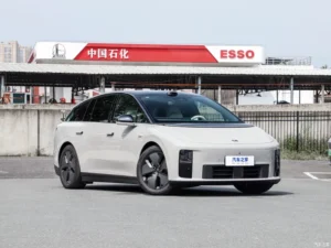 Li Auto i6 — передний ракурс справа