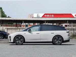 Li Auto i6 — вид сбоку