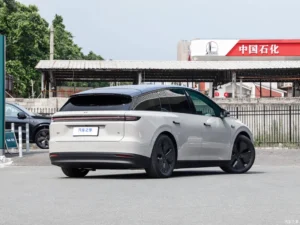 Li Auto i6 — ракурс сзади справа