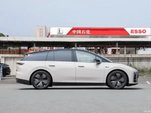 Li Auto i6 — вид сбоку справа