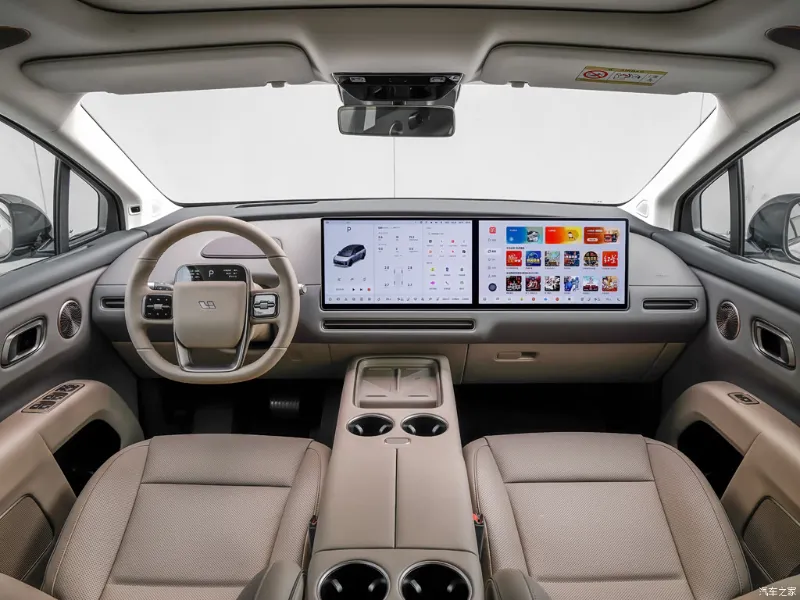 Li Auto i8 — передняя панель и мультимедиа, фото 1