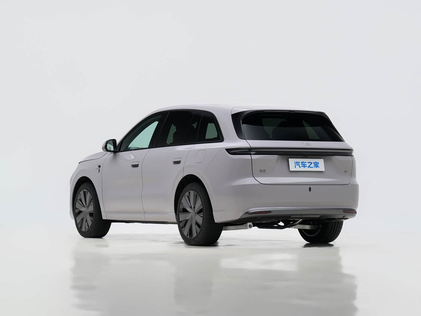 Li Auto L6 — задний ракурс слева