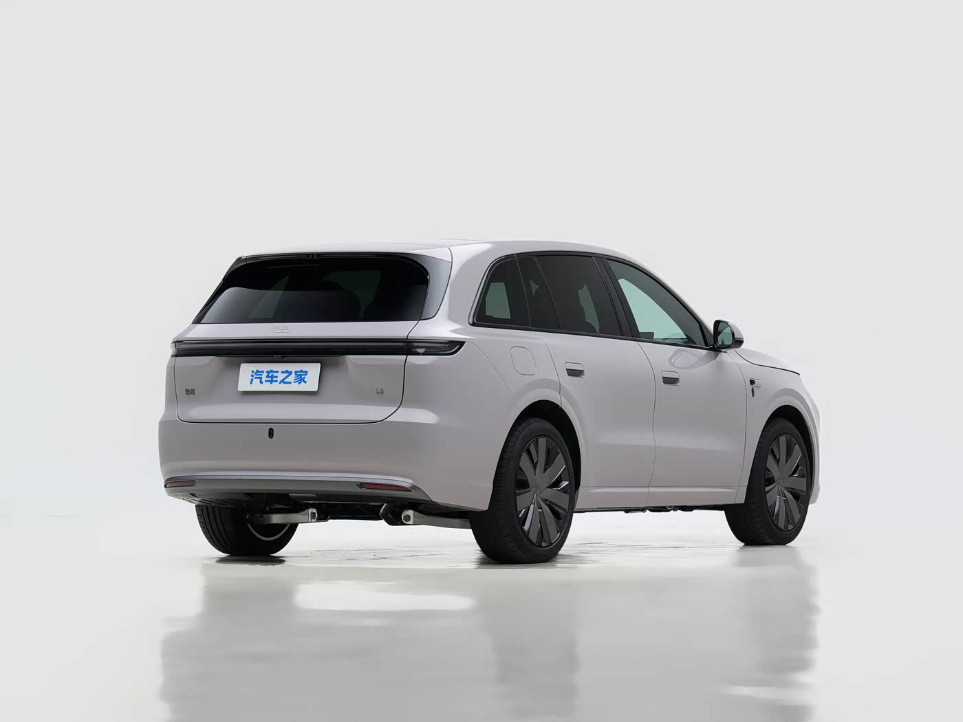 Li Auto L6 — задний ракурс справа