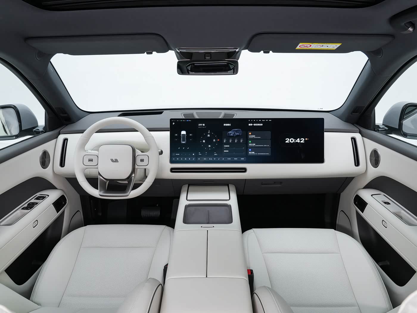 Li Auto L6 — общий вид салона и передней панели