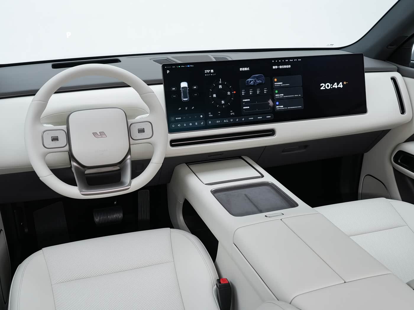 Li Auto L6 — водительское место и центральный дисплей