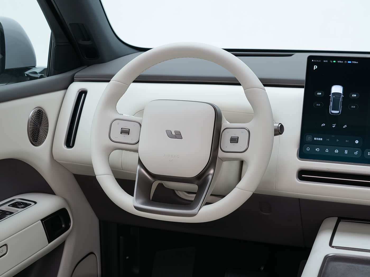 Li Auto L6 — передняя панель со стороны пассажира