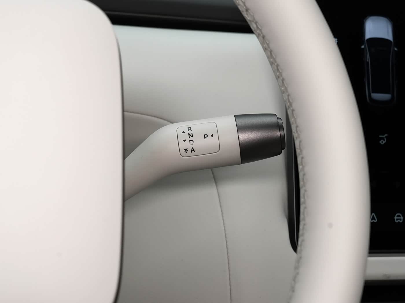 Li Auto L6 — детали водительского места