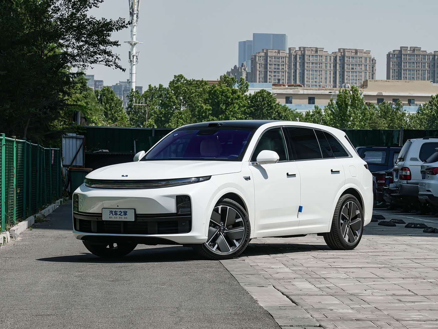 Li Auto L7 — передний ракурс слева