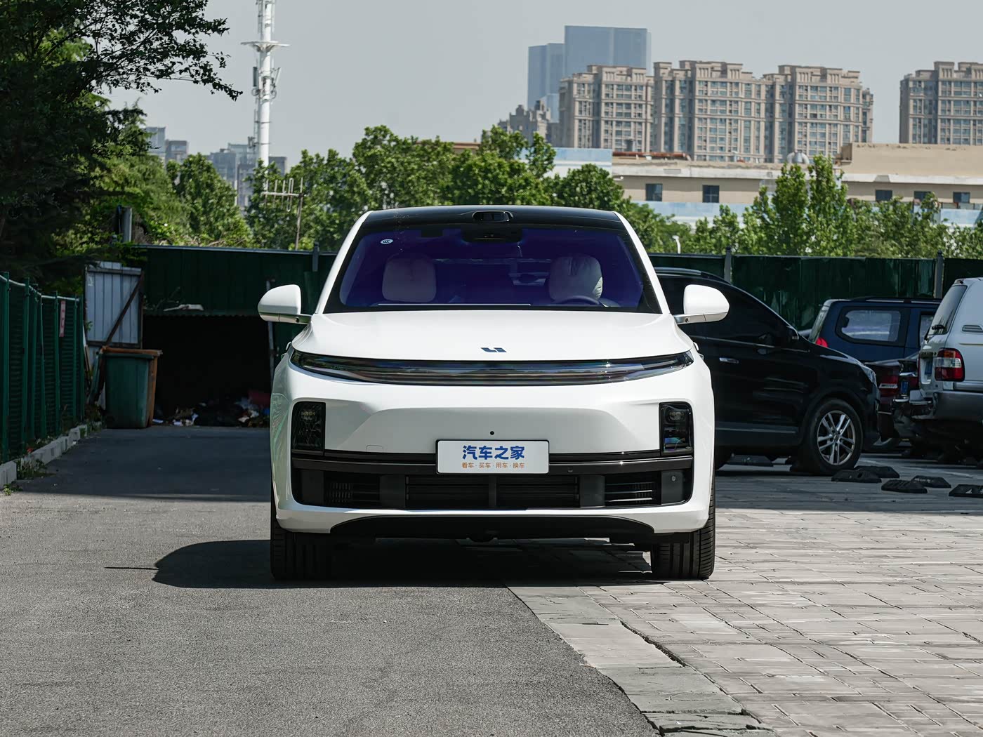 Li Auto L7 — вид спереди