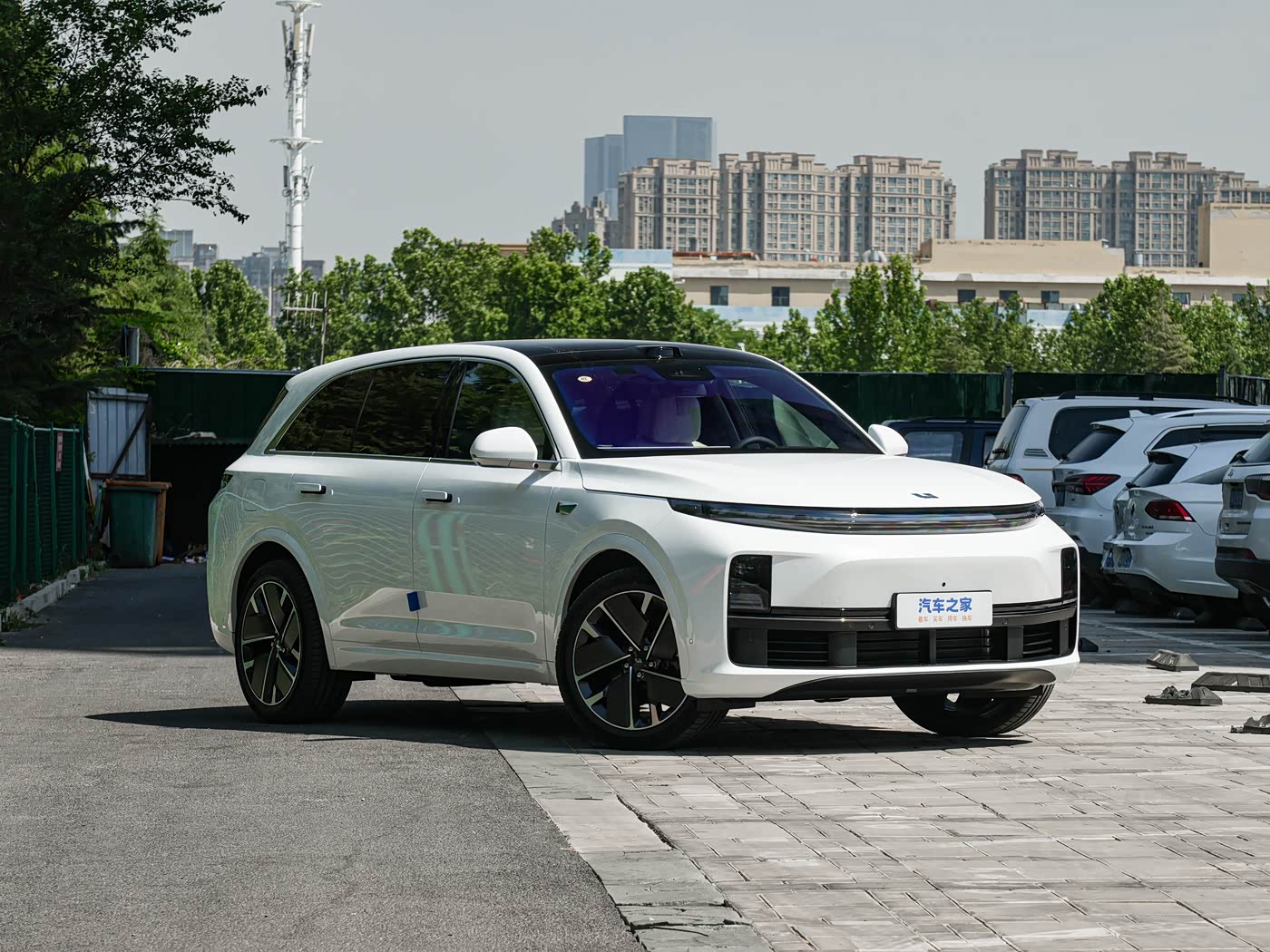 Li Auto L7 — передний ракурс справа