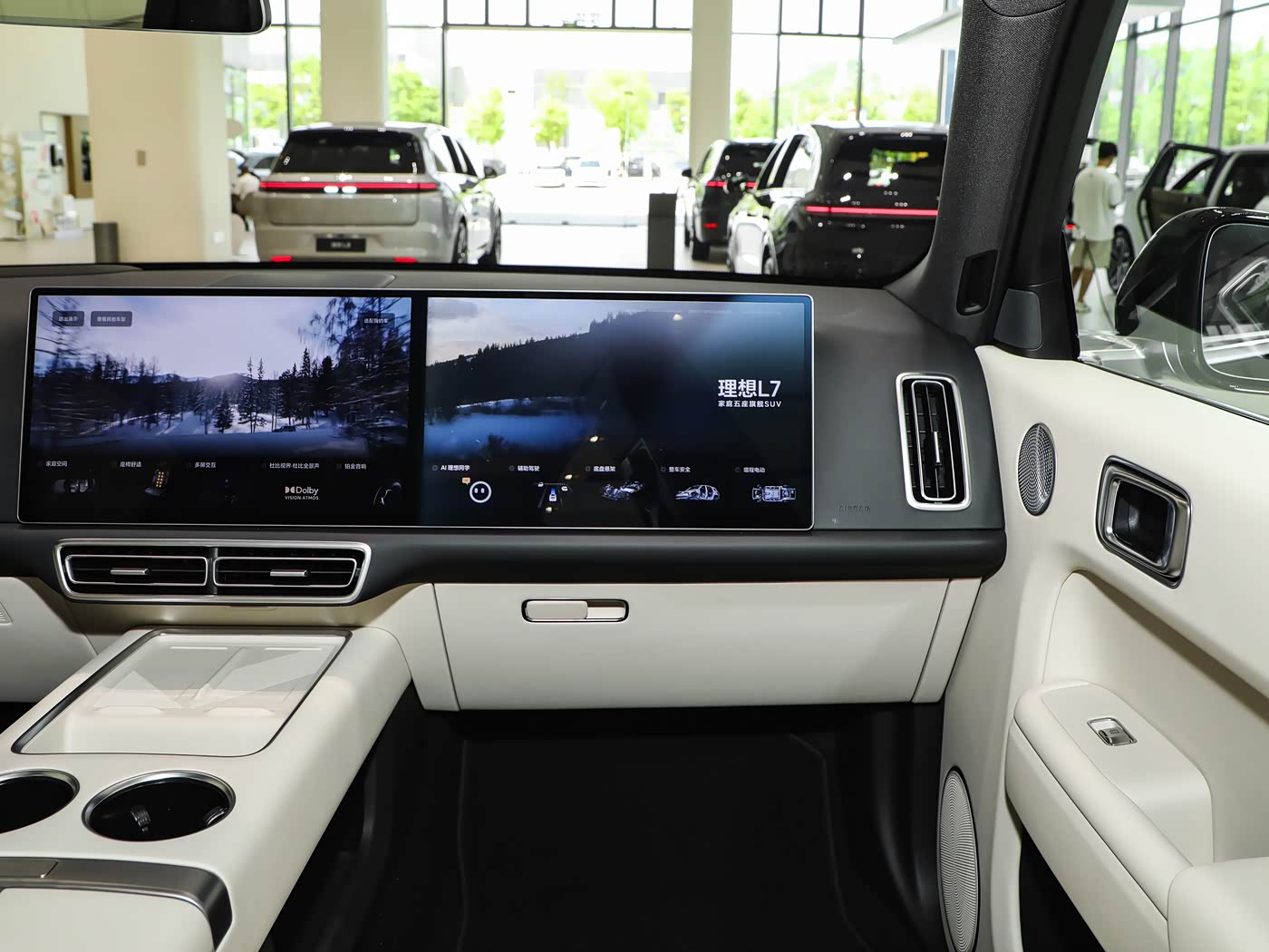 Li Auto L7 — передняя панель со стороны пассажира