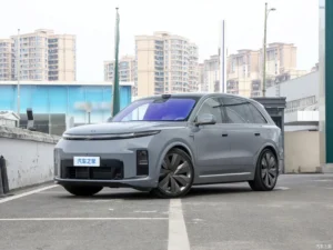Li Auto L8 — передний ракурс слева