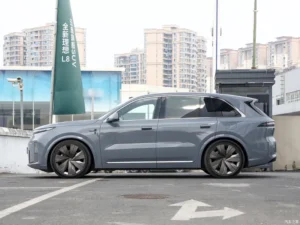 Li Auto L8 — вид сбоку