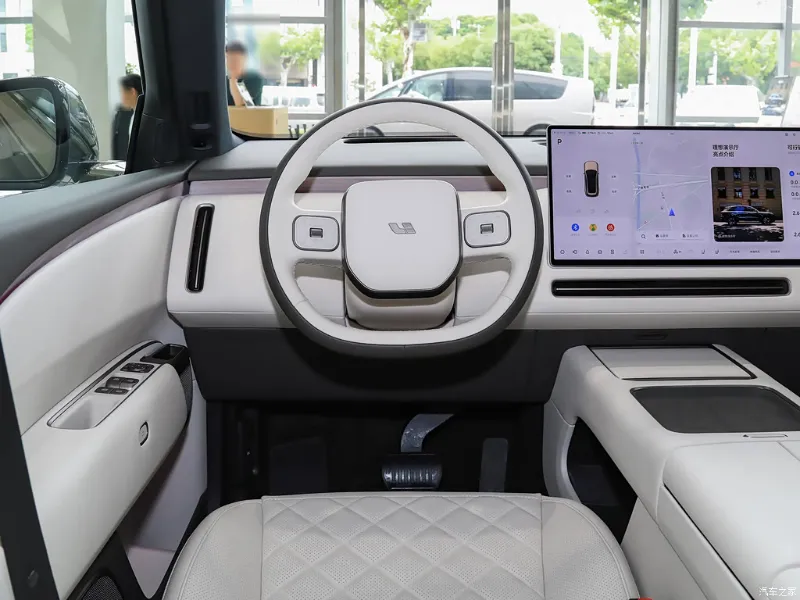 Li Auto L8 — передняя панель и мультимедиа, фото 2