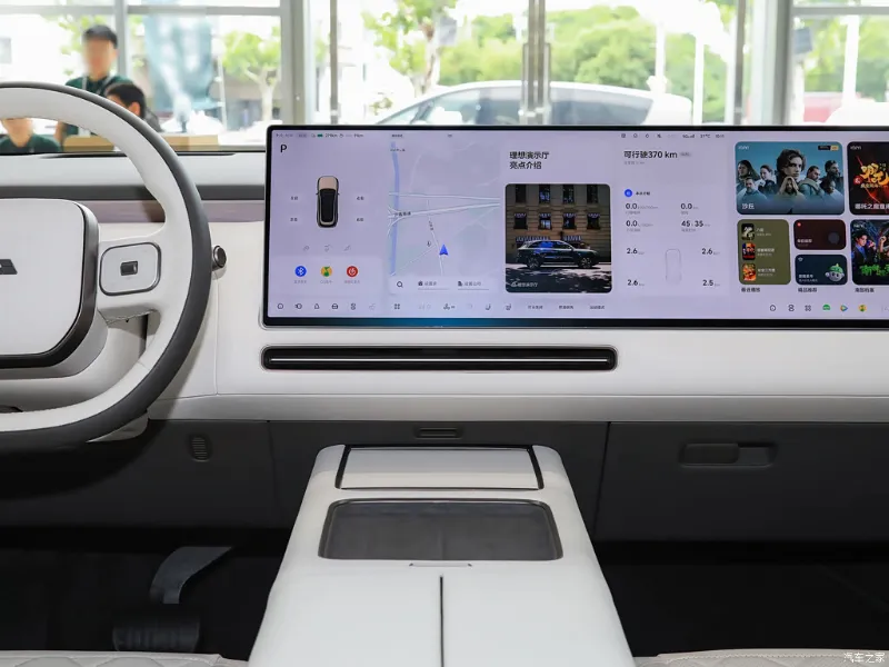 Li Auto L8 — передняя панель и мультимедиа, фото 3