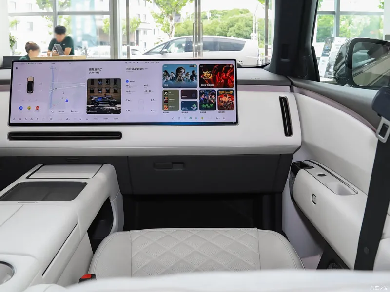 Li Auto L8 — передняя панель и мультимедиа, фото 4