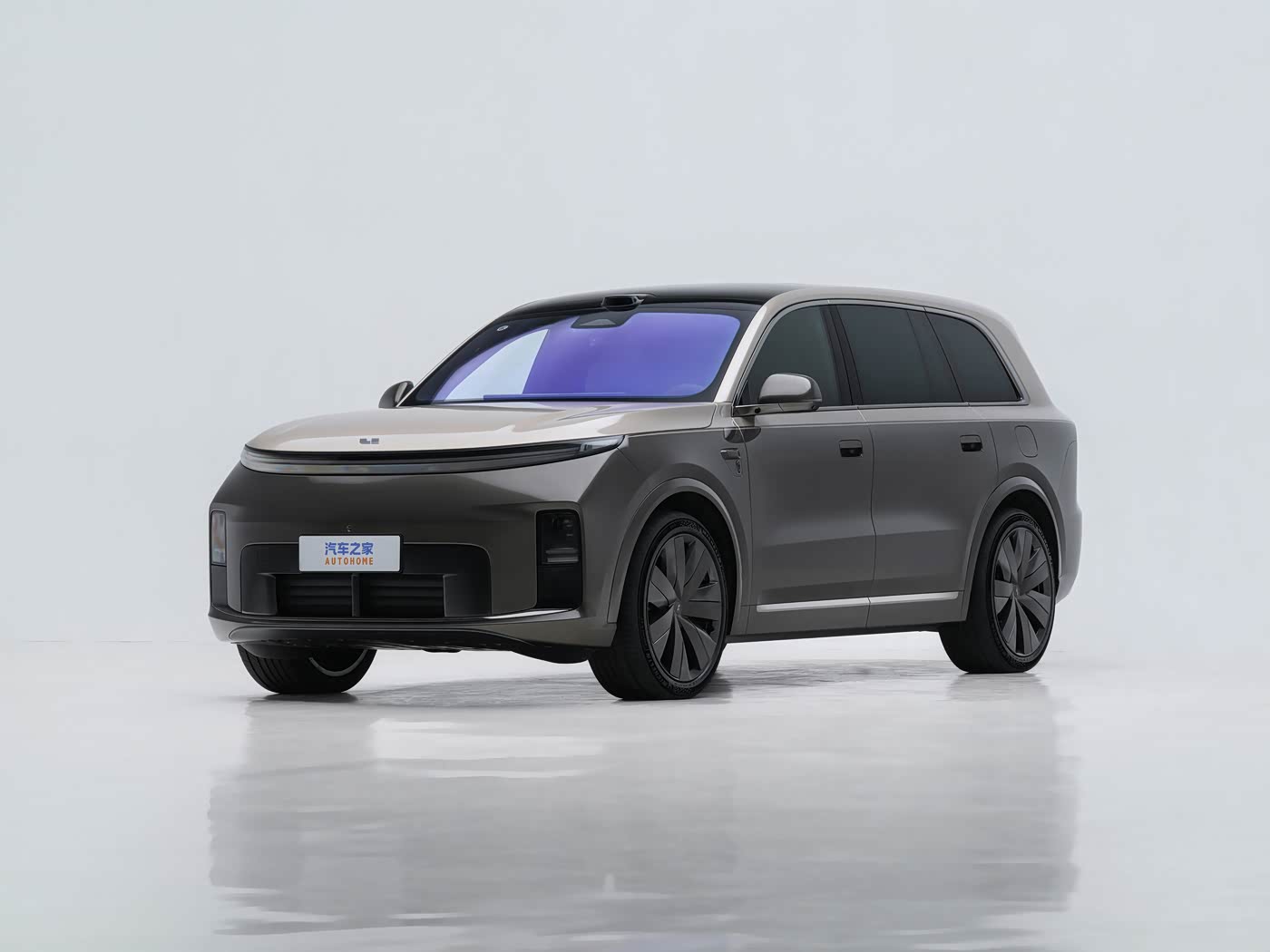 Li Auto L9 — передний ракурс слева