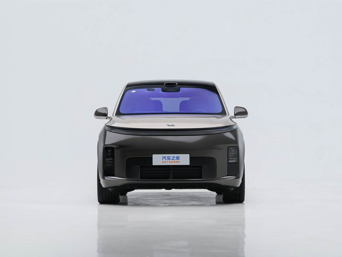 Li Auto L9 — вид спереди