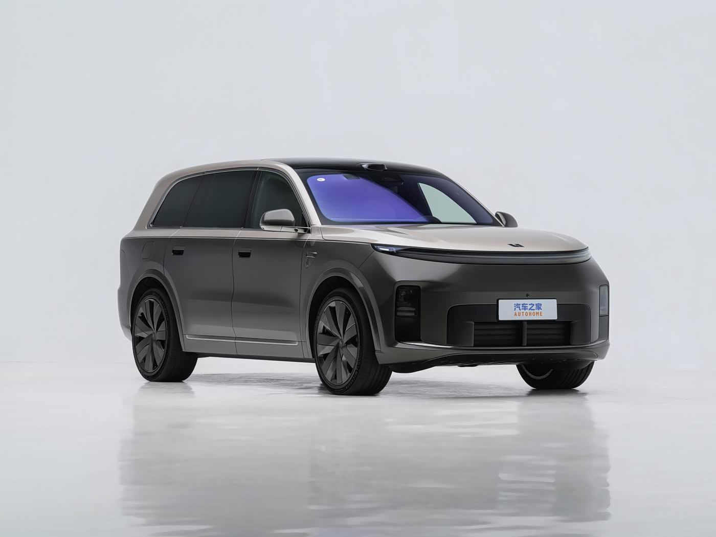 Li Auto L9 — передний ракурс справа