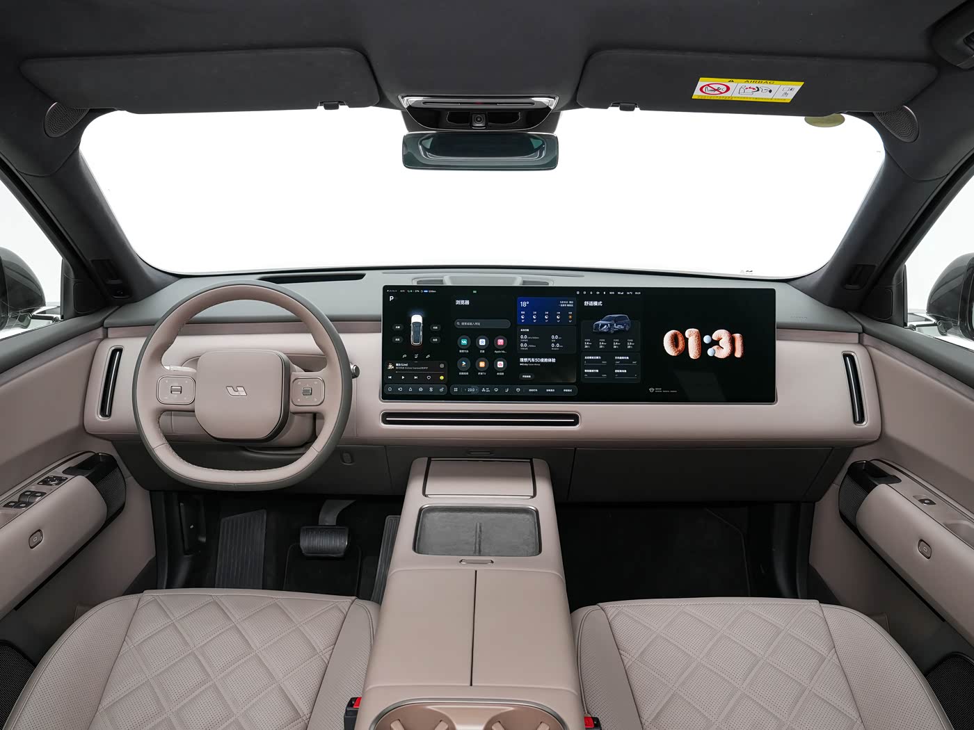 Li Auto L9 — общий вид салона и передней панели