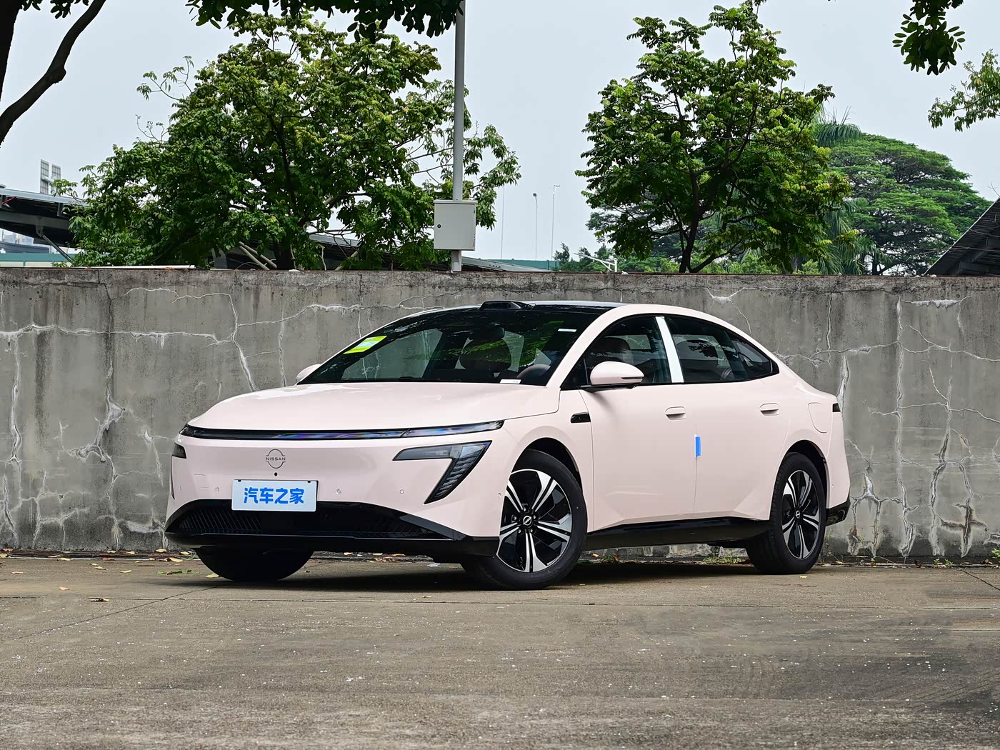 Nissan N7 — передний ракурс слева