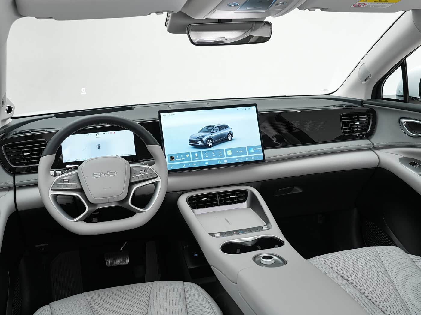 BYD Sea Lion 06 — водительское место и центральный дисплей
