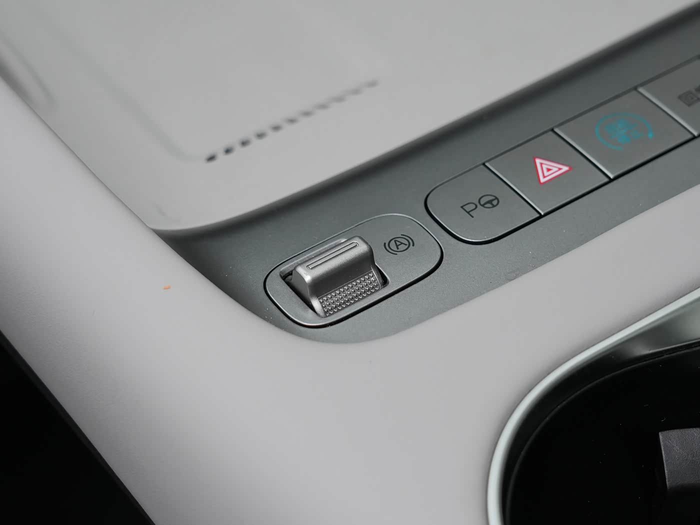 BYD Sea Lion 06 — интерьер и передние сиденья