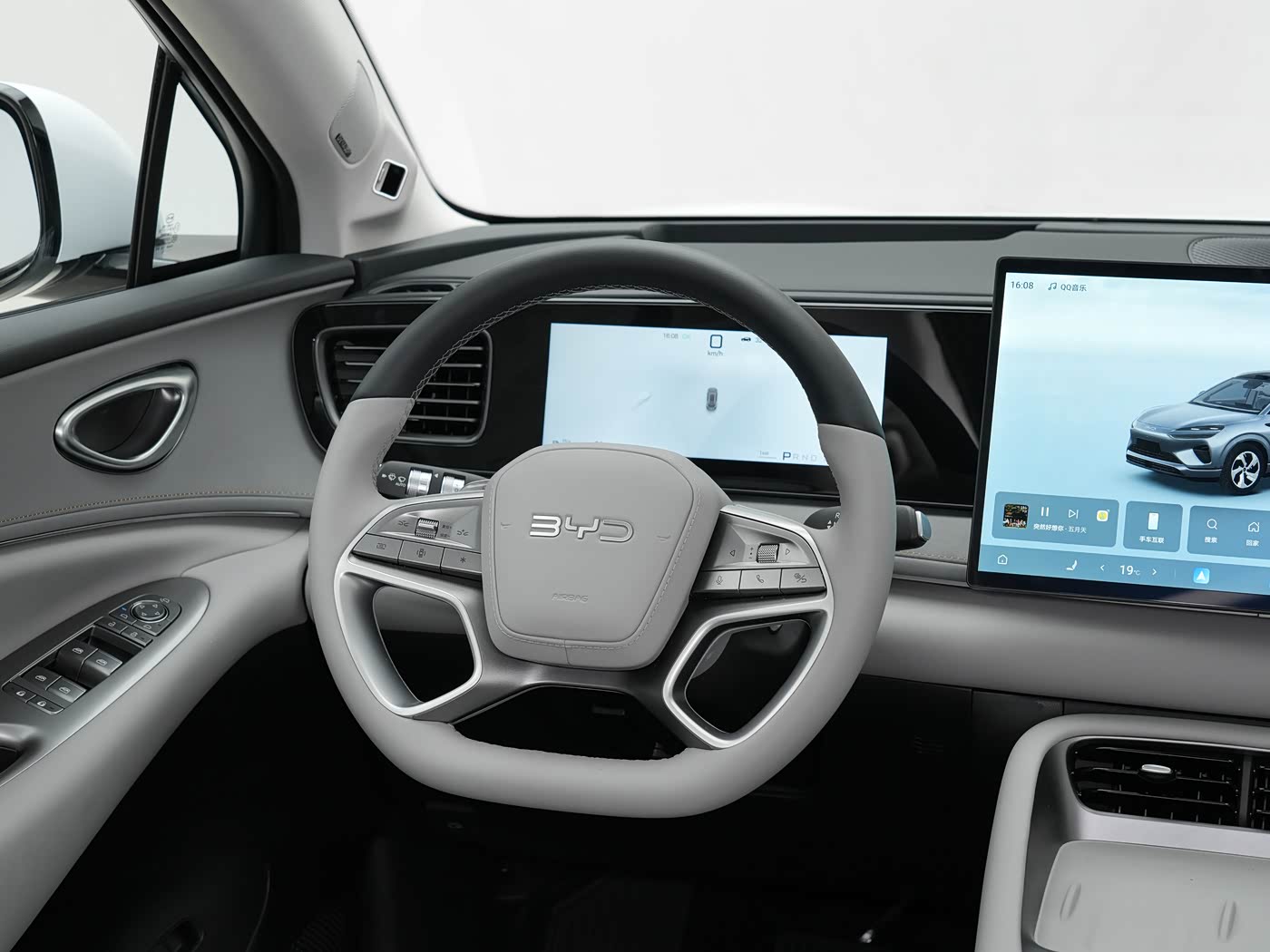 BYD Sea Lion 06 — детали водительского места