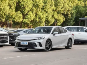 Toyota Camry — передний ракурс слева