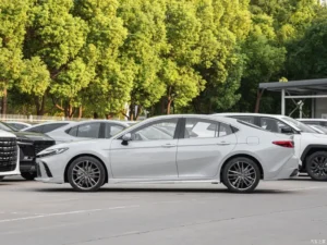 Toyota Camry — вид сбоку
