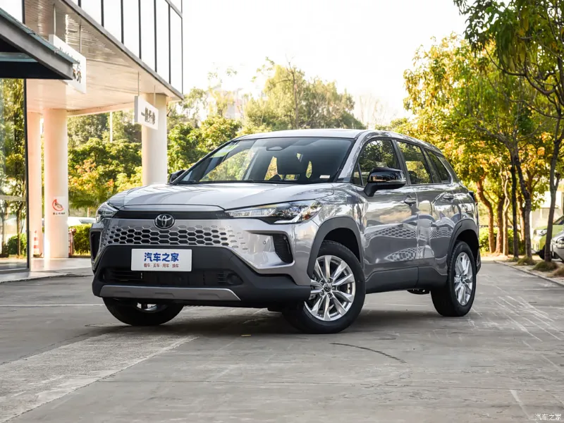 Toyota Corolla Cross — передний ракурс слева