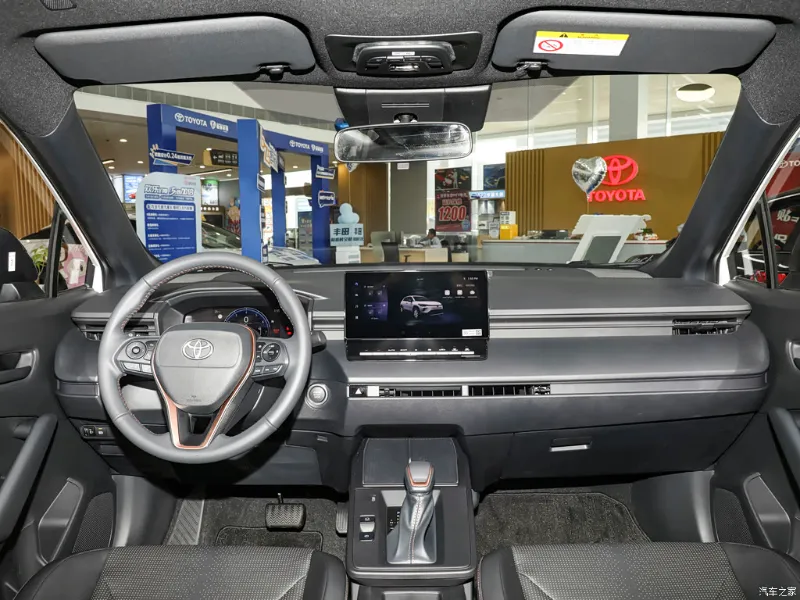 Toyota Corolla Cross — передняя панель и мультимедиа, фото 1