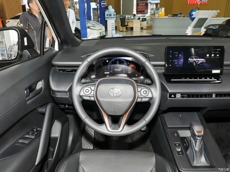 Toyota Corolla Cross — передняя панель и мультимедиа, фото 2
