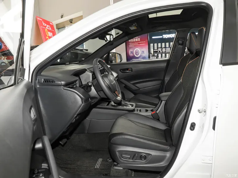 Toyota Corolla Cross — сиденья, фото 1