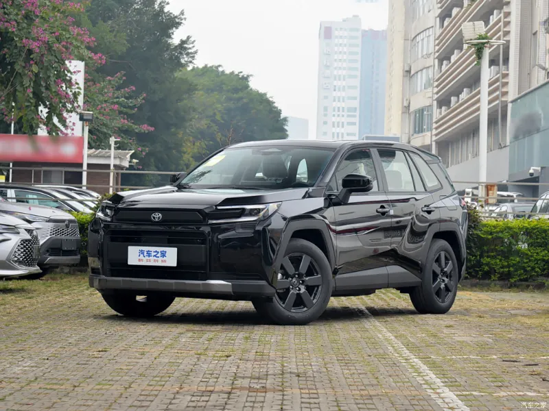 Toyota RAV4 — передний ракурс слева