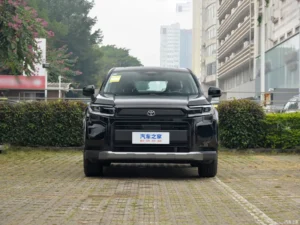 Toyota RAV4 — вид спереди